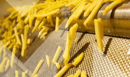McCain chooses slip-resistant safety footwear and the EMMA fitting bus